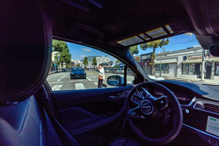 Nadie al volante: la carrera por el coche autónomo se intensifica