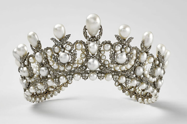 What was stolen from the Louvre? Police hunt thieves after daring daytime heist