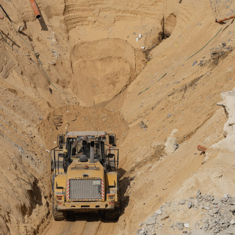 Egypt Aids Search for Bodies of Dead Captives in Gaza