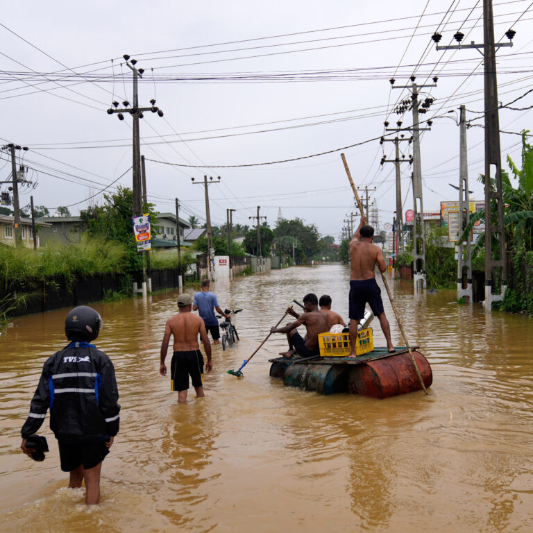 As Cyclone Deaths Pass 150, Sri Lanka Is Overwhelmed by Rescue Demand