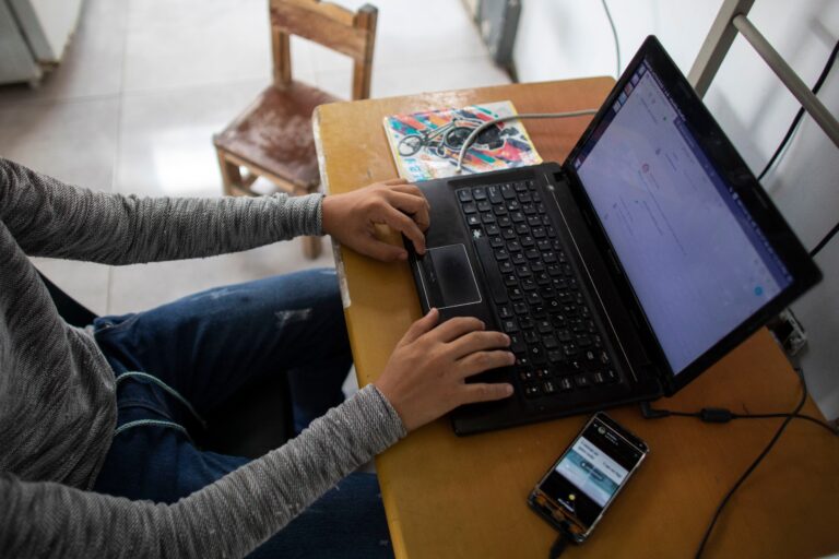 Así funcionaba una fábrica de webs baratas con el coladero del kit digital: “Me pagaban 61 céntimos por cada web, pero dejaron de hacerlo”