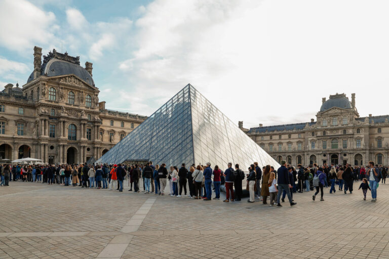 Hundreds of works in the Louvre damaged by flooding