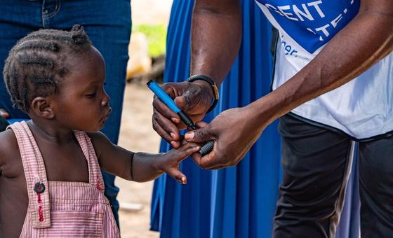 African football legends join forces to give a red card to polio