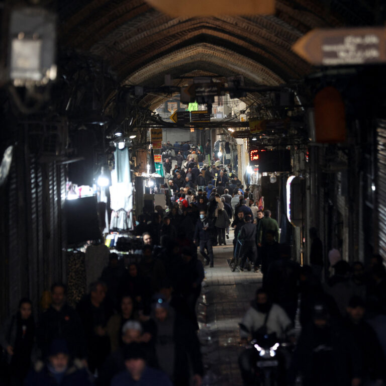 Iran Protests Turn Deadly as Violence and Anger Spread