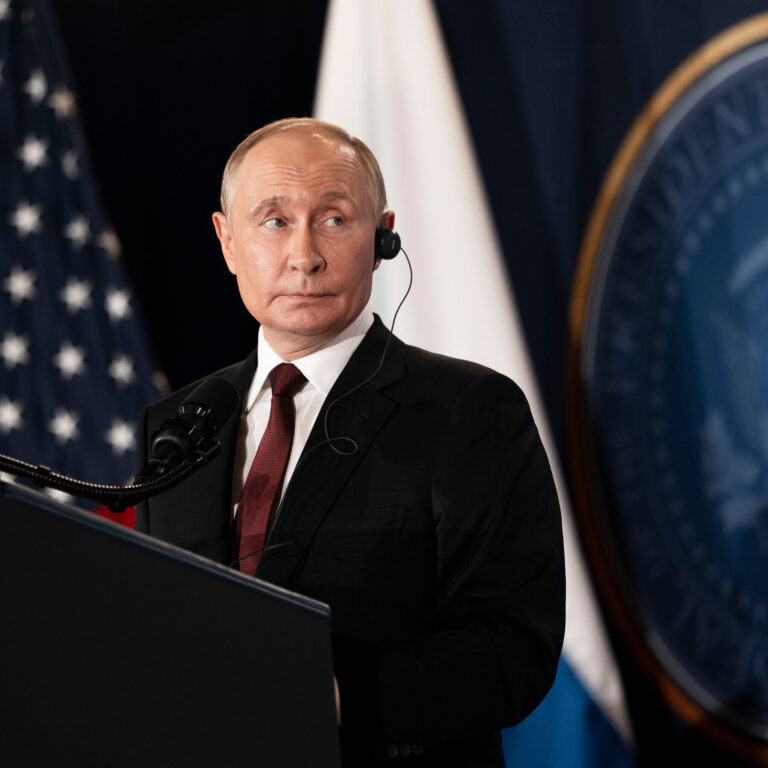 Why Putin Went Quiet When Challenged by Trump Over Venezuela