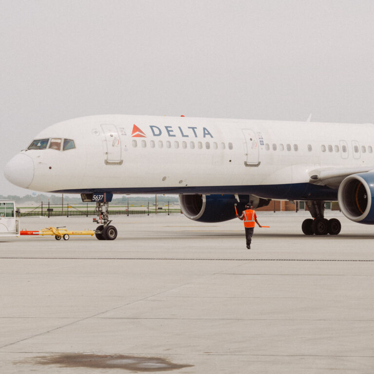 Delta Offers Optimistic Outlook as Travelers Continue to Splurge