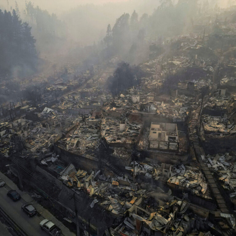 Chile Wildfires Kill 16 and Force Wide Evacuation