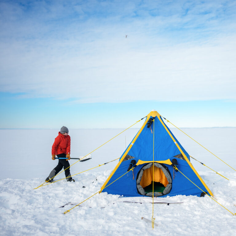 Scientists Set Up Camp on Thwaites Glacier in Antarctica