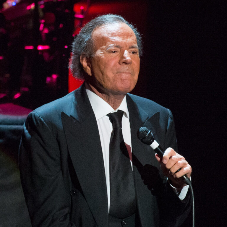 Prosecutors in Spain End Investigation Into Julio Iglesias