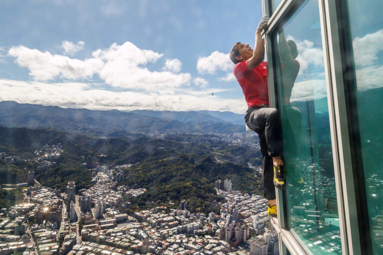 Alex Honnold describes his rope-free climb up Taipei 101 skyscraper