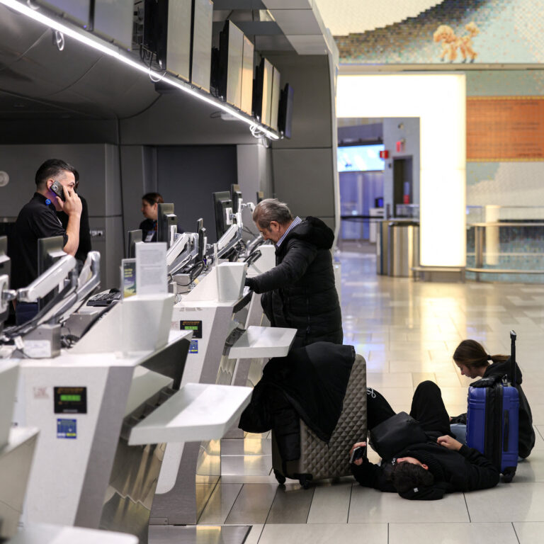 Thousands of Flights Canceled Monday After Snowstorm