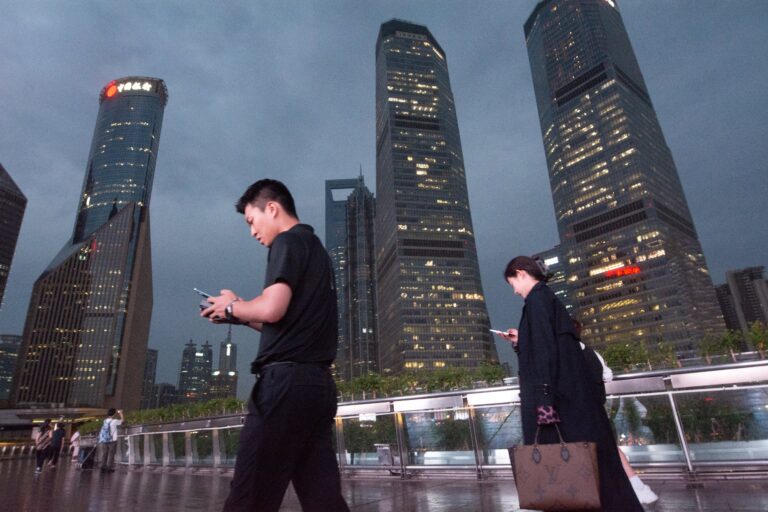 China abre la vía judicial para castigar a los creadores de un ‘chatbot’ por contenido sexual generado por IA