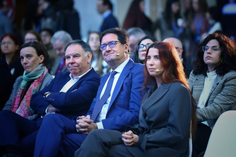 España invierte 10 millones de euros en Nu Quantum, una tecnológica pionera en conexión de procesadores cuánticos