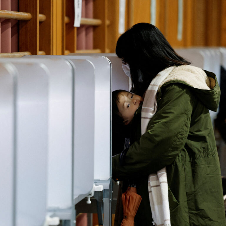 Live Updates: Japan’s Leader Set for Big Win in Snap Election