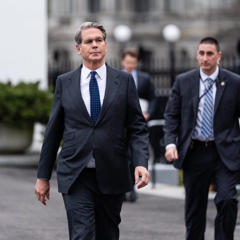 Trump Removes Sanctions on Russia to Help Oil Flow Amid Iran Conflict