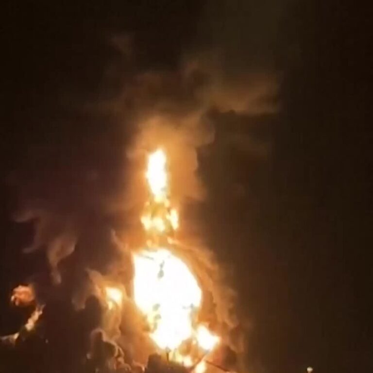 Deadly Attack on Oil Tankers Prompts Iraq to Close Oil Terminals