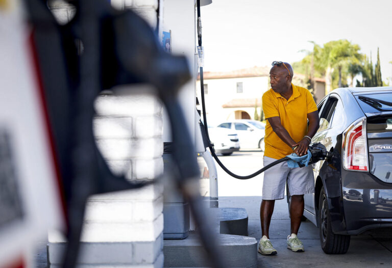 Oil hits $90 per barrel, stocks continue to drop as escalating Iran war shocks markets