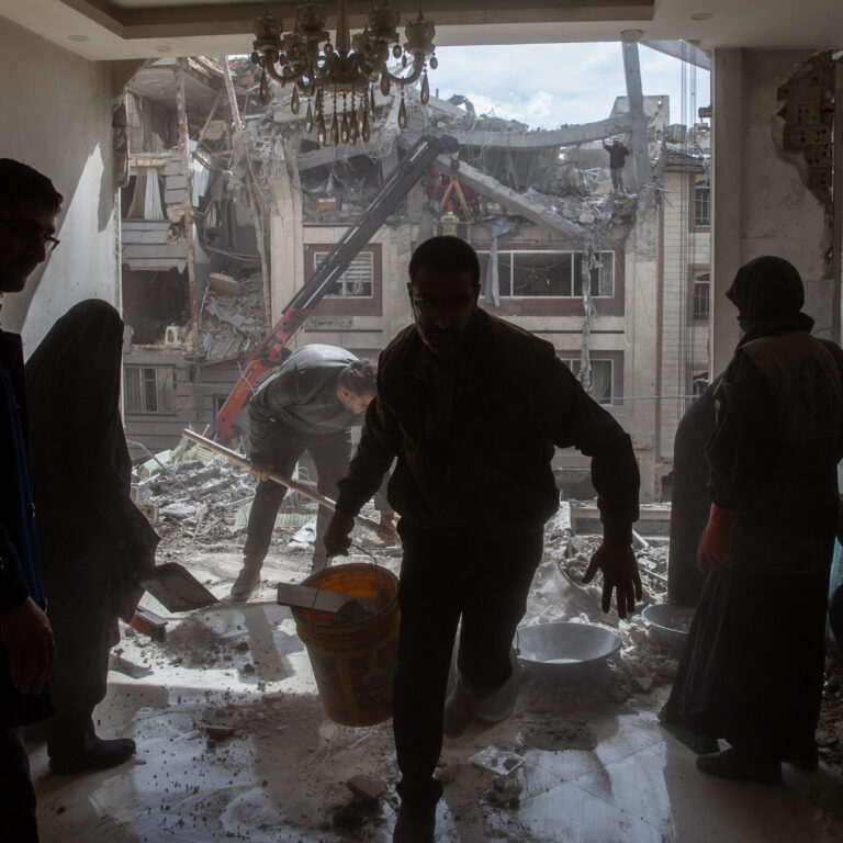 Iran Moves to Assert Control Over Strait While Trading Strikes With Israel