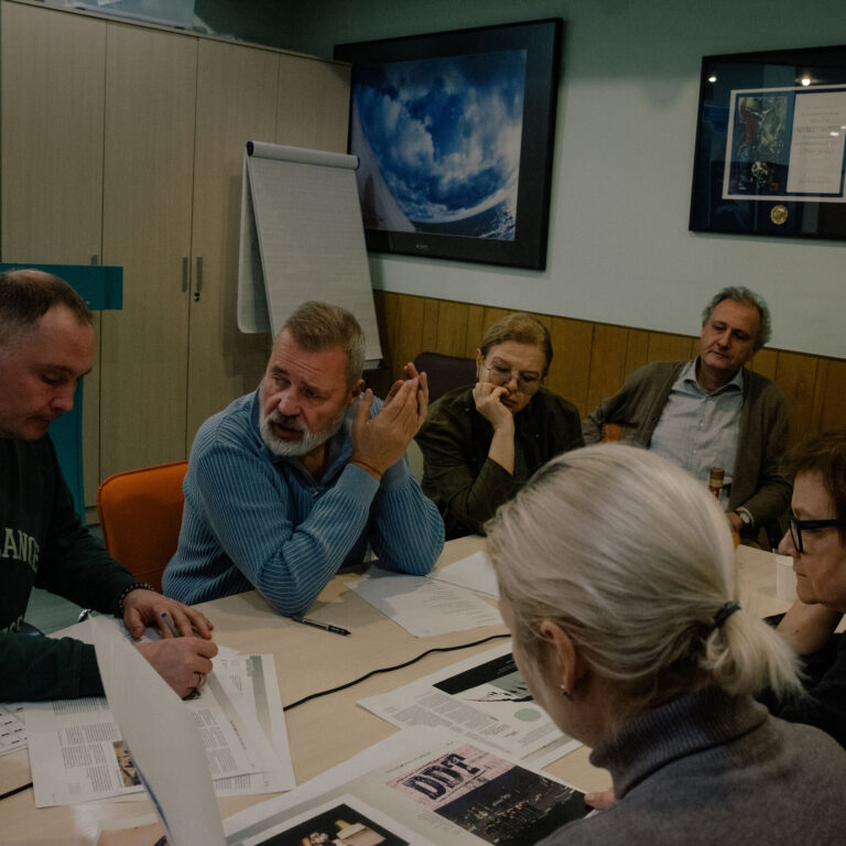 A Newspaper Is Raided and a Rights Group Outlawed Amid Kremlin Crackdown