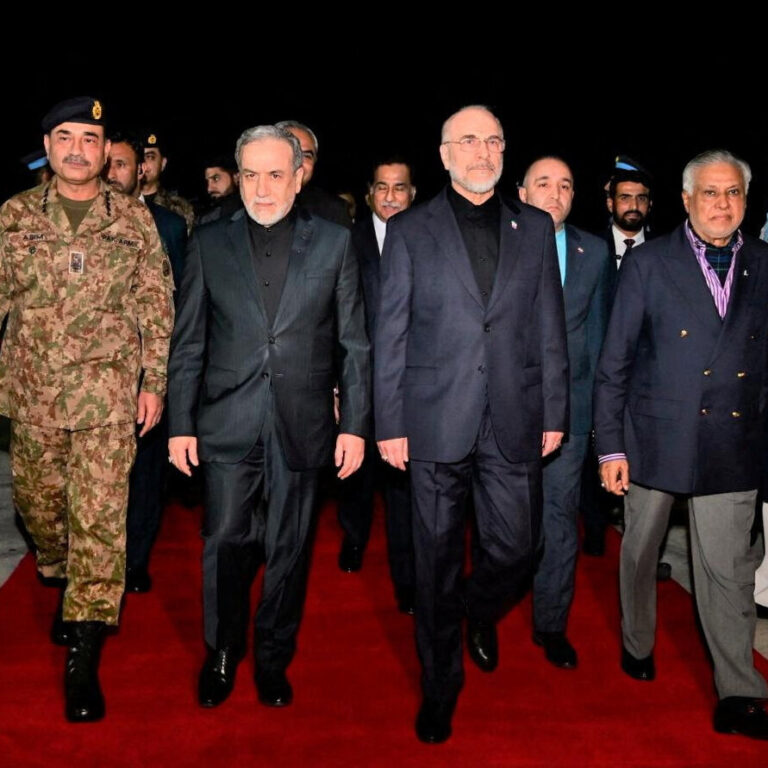 Iran Looks to Project Unity With Large Delegation to Peace Talks