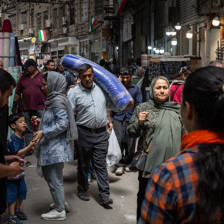 Mass Layoffs in Iran as Businesses Buckle Under Wartime Pressures