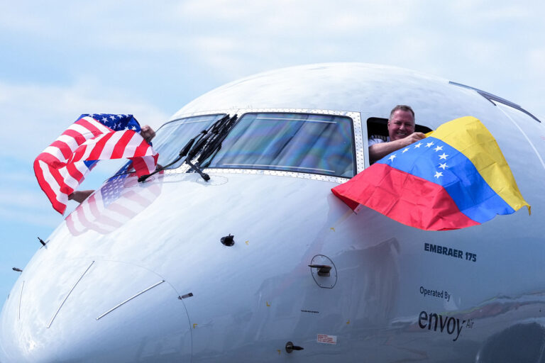 The first direct U.S.-Venezuela commercial flight in 7 years lands in Caracas