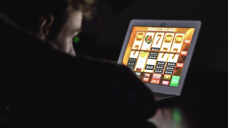 Perder 20.000 euros desde una unidad de psiquiatría: el caso que revela las grietas de las apuestas ‘online’