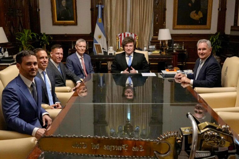 Peter Thiel en Buenos Aires: ¿qué hace en la Argentina de Milei el hombre que convirtió a la vigilancia masiva en un negocio?