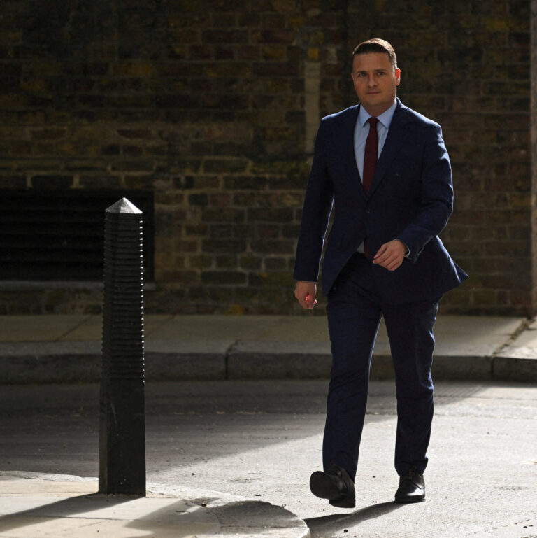 Wes Streeting Resigns, Setting Stage for Possible UK Leadership Challenge to Starmer