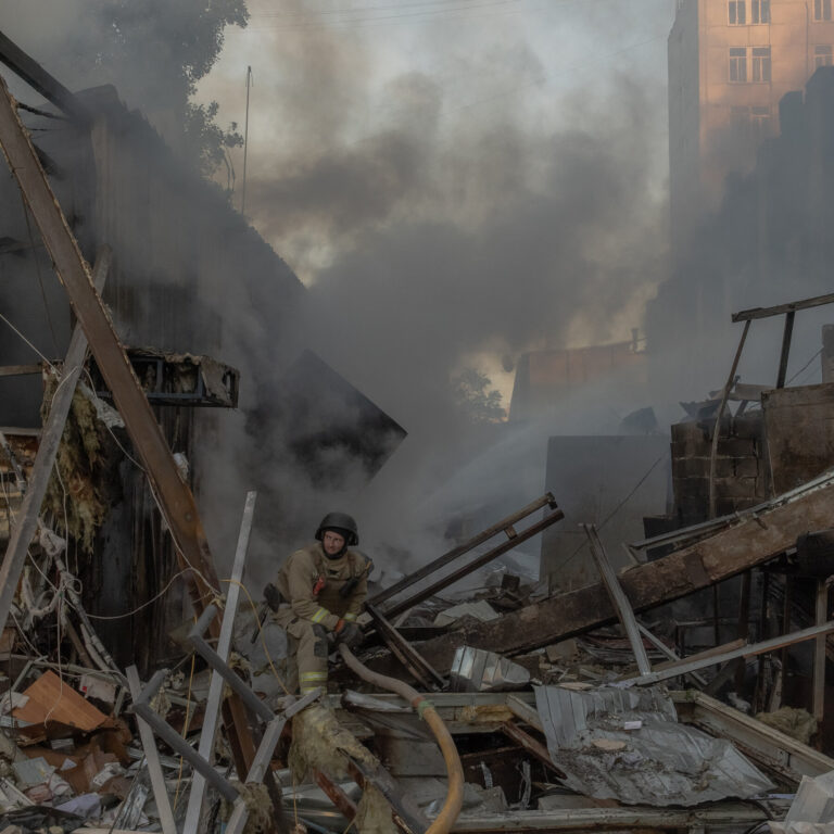 Russia Launches Deadly Strikes on Kyiv After Threatening Ukraine for a Week