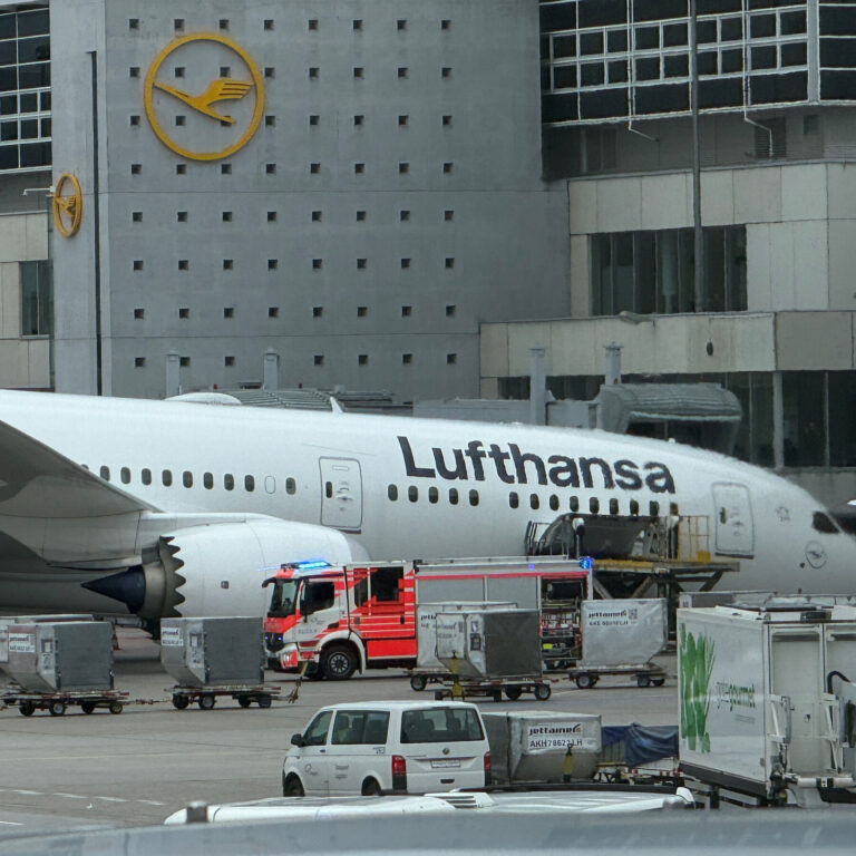 Nose Gear on Boeing 787-9 Dreamliner Collapses, Injuring Several Workers