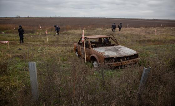 Thousands trapped in southern Ukraine struggle to survive