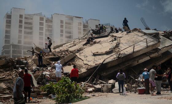 Venezuela quake: Key services crippled and health workers missing