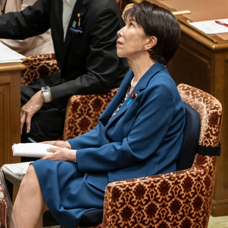 Japan Is Startled by Prime Minister’s Grueling Sleep Schedule