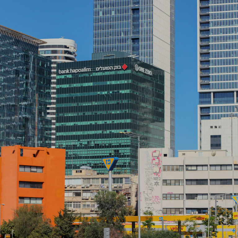 Israeli Banks Threaten to Cut Off Palestinian Economy