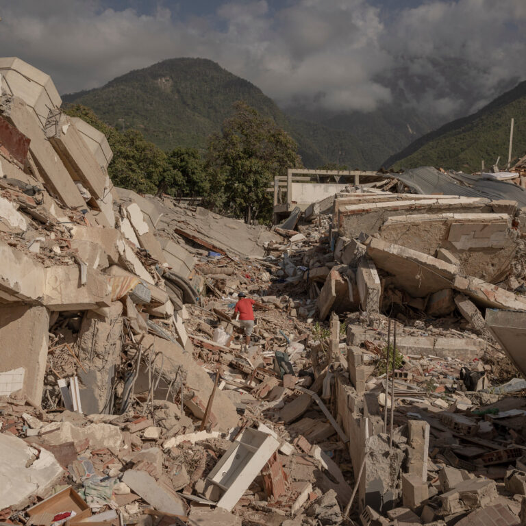 Aid Workers in Venezuela Fear Disease Outbreaks After Twin Quakes
