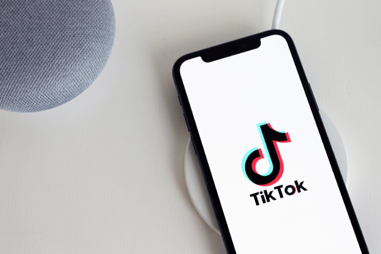 Bruselas acusa a TikTok de incumplir la ley por tener cuentas que exponen a los menores a “comportamientos depredadores”